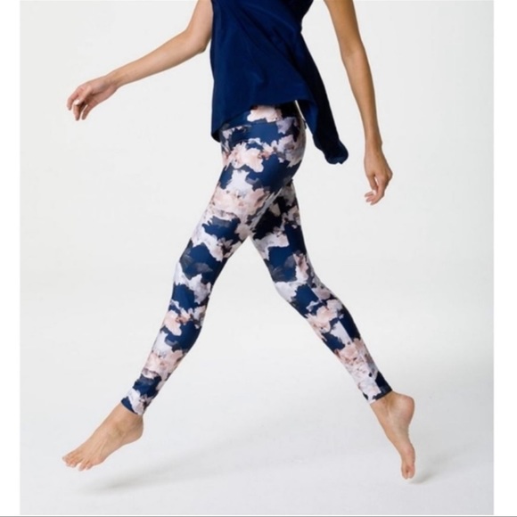 ONZIE Flow Nomad Blossom floral leggings - Picture 1 of 4